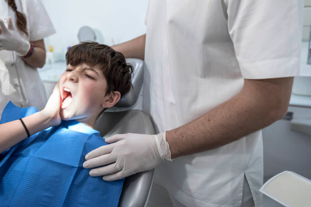 Best Emergency Tooth Extraction in Savoy, IL